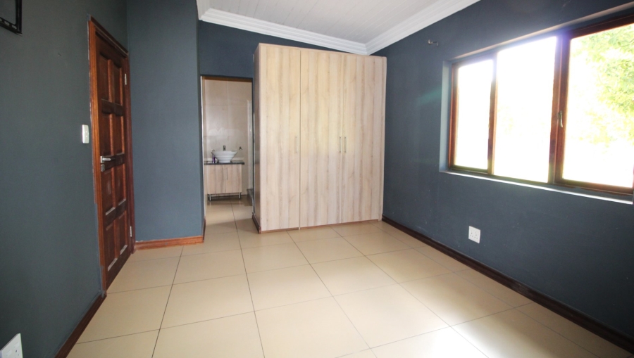 7 Bedroom Property for Sale in Raslouw Glen Gauteng