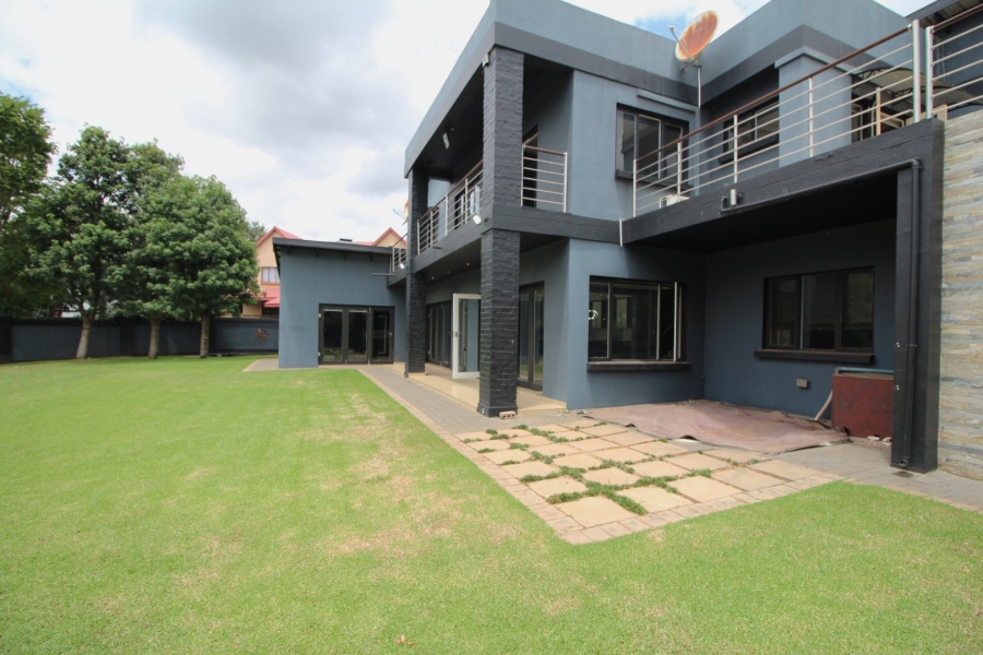 7 Bedroom Property for Sale in Raslouw Glen Gauteng