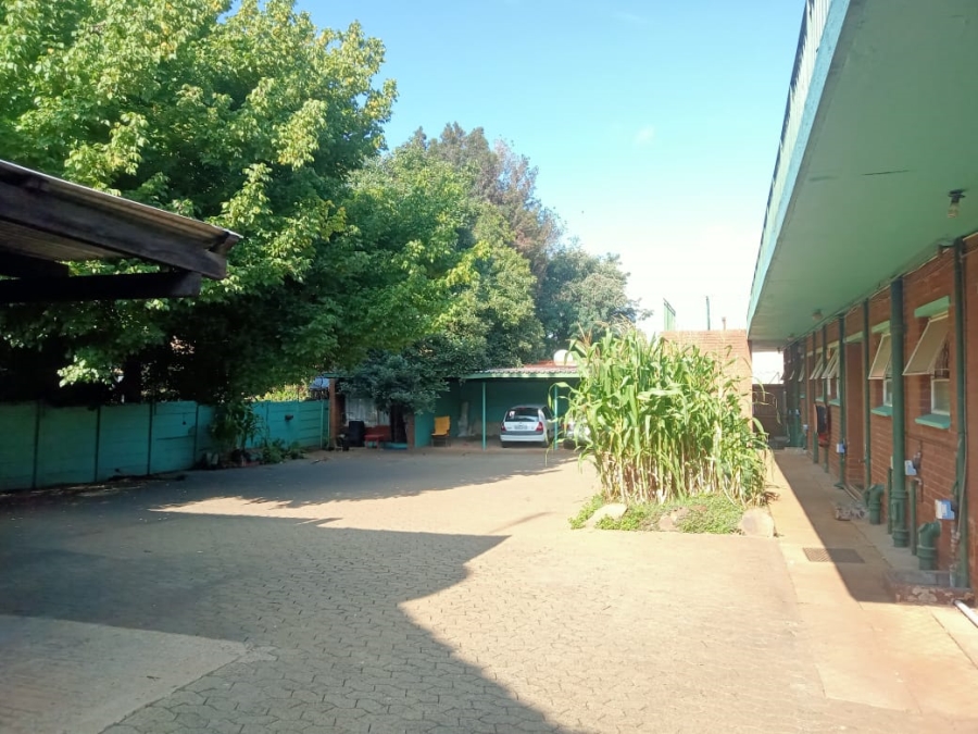 8 Bedroom Property for Sale in Windsor Gauteng