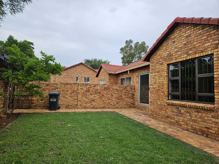 To Let 2 Bedroom Property for Rent in Kyalami Hills Gauteng