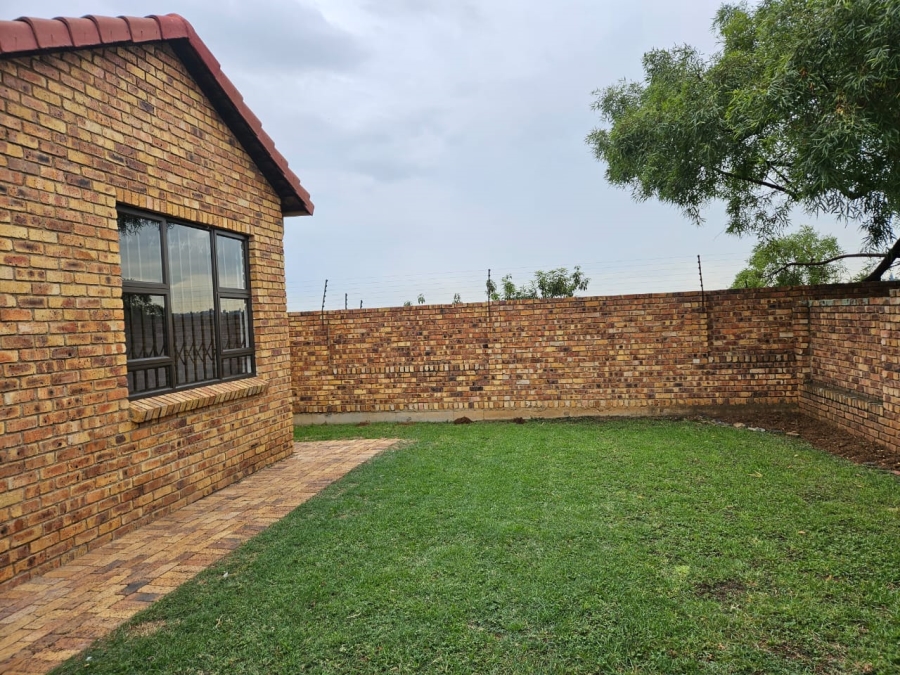 To Let 2 Bedroom Property for Rent in Kyalami Hills Gauteng