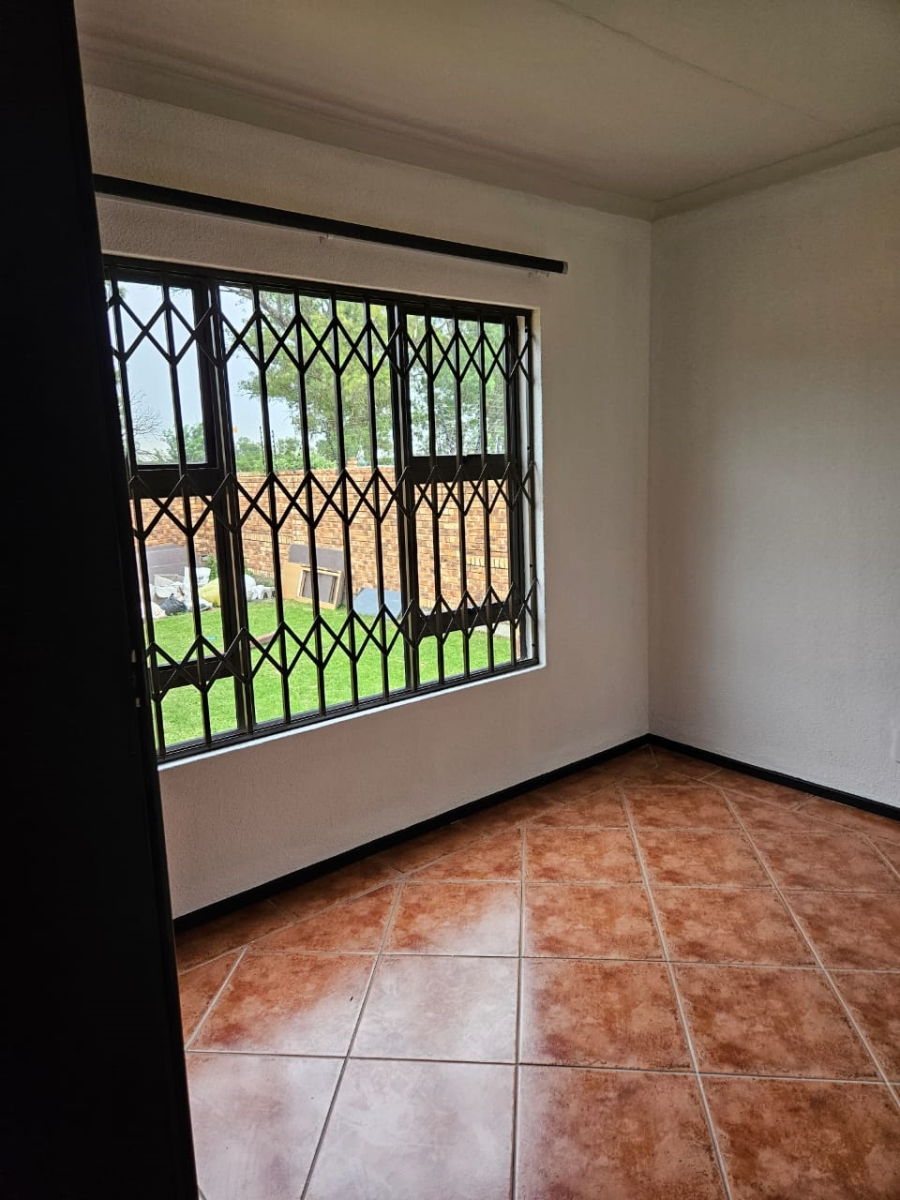 To Let 2 Bedroom Property for Rent in Kyalami Hills Gauteng