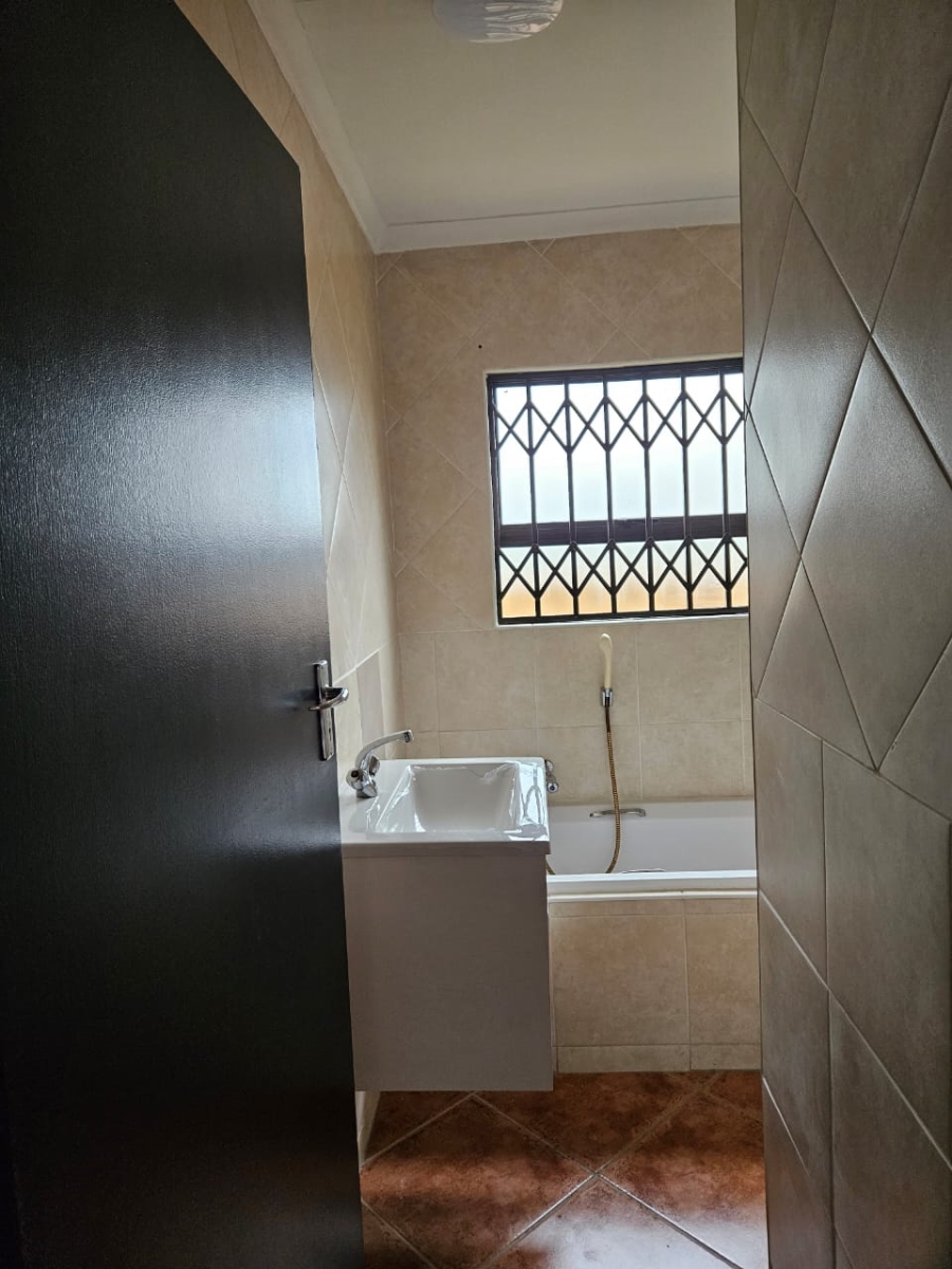 To Let 2 Bedroom Property for Rent in Kyalami Hills Gauteng