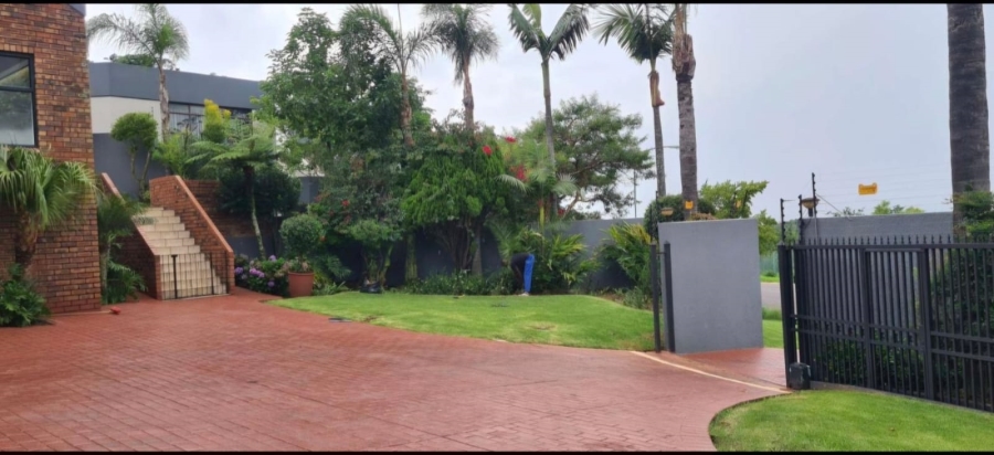 6 Bedroom Property for Sale in Moreleta Park Gauteng