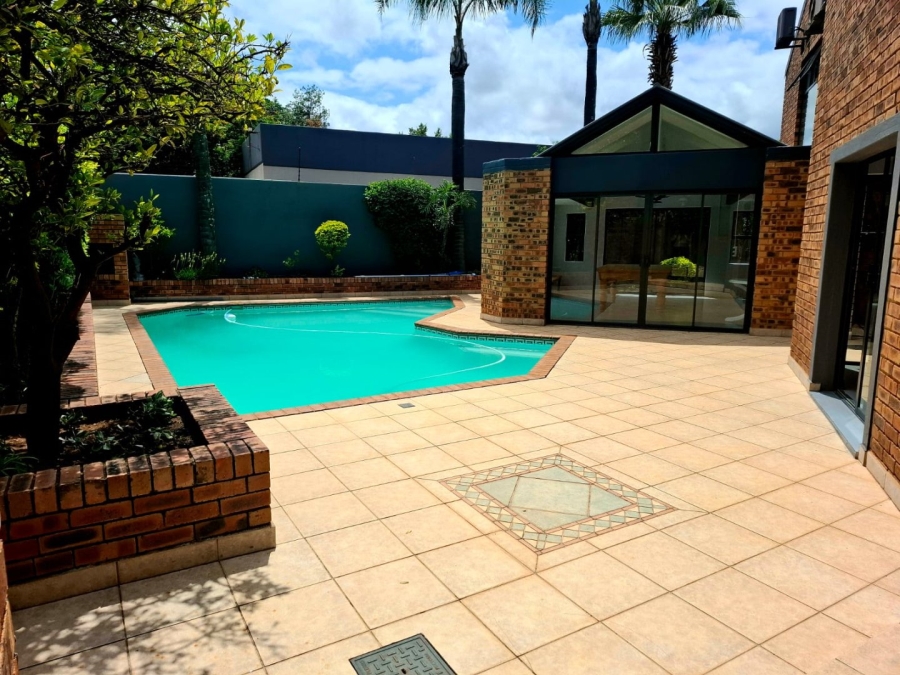 6 Bedroom Property for Sale in Moreleta Park Gauteng