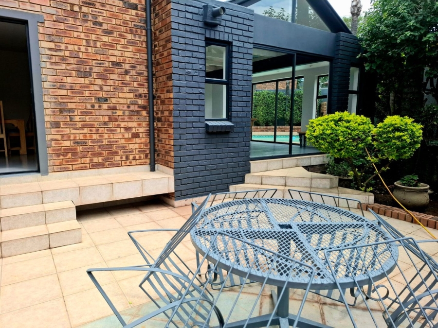 6 Bedroom Property for Sale in Moreleta Park Gauteng