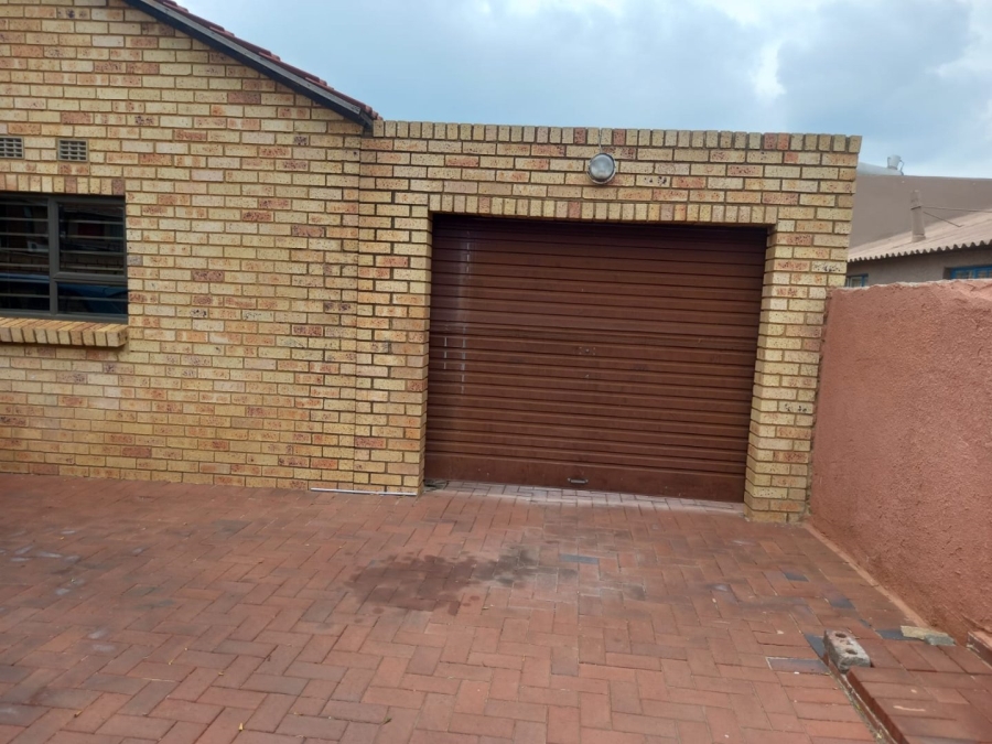 3 Bedroom Property for Sale in Lenasia Ext 2 Gauteng