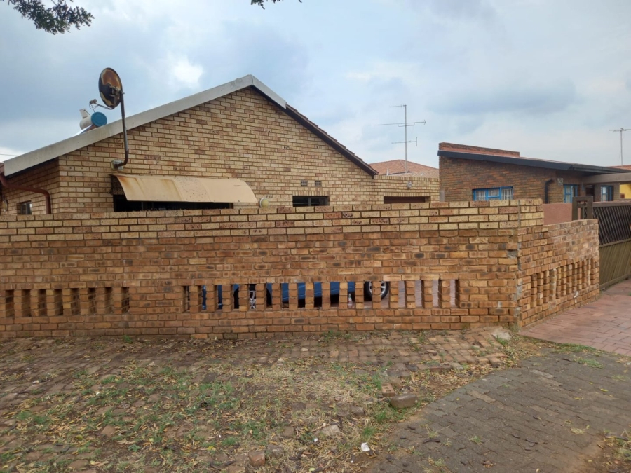 3 Bedroom Property for Sale in Lenasia Ext 2 Gauteng