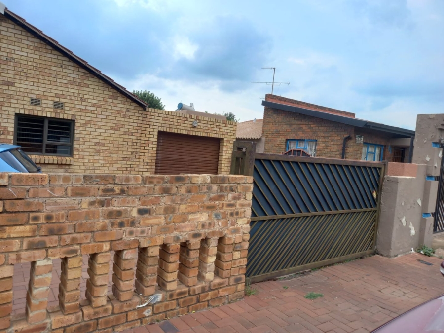 3 Bedroom Property for Sale in Lenasia Ext 2 Gauteng