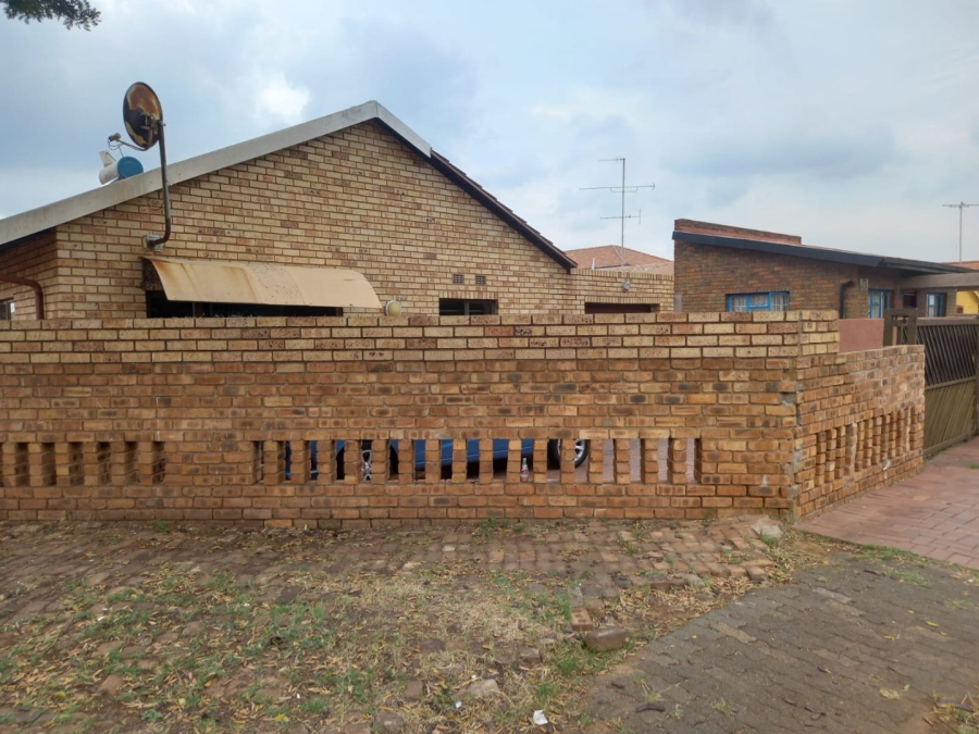 3 Bedroom Property for Sale in Lenasia Ext 2 Gauteng