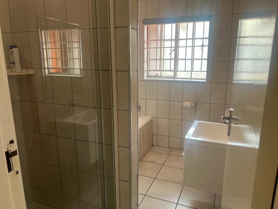 3 Bedroom Property for Sale in Glenanda Gauteng