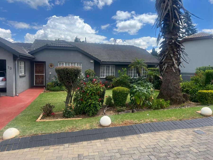 3 Bedroom Property for Sale in Glenanda Gauteng