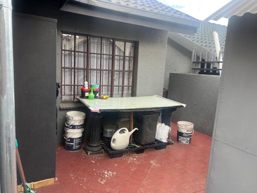 3 Bedroom Property for Sale in Glenanda Gauteng