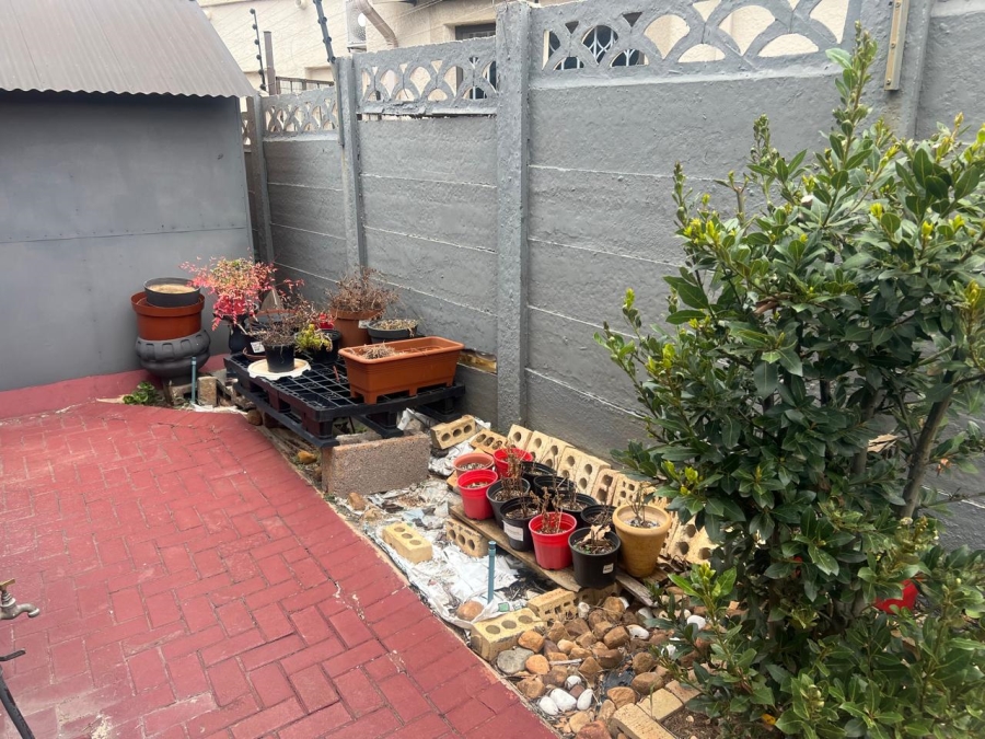 3 Bedroom Property for Sale in Glenanda Gauteng