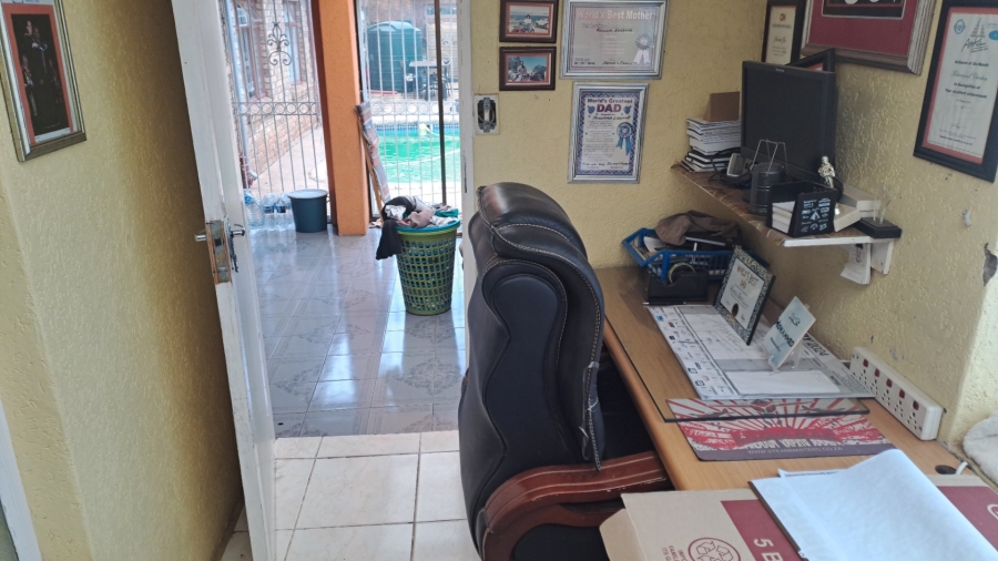  Bedroom Property for Sale in Laudium Gauteng