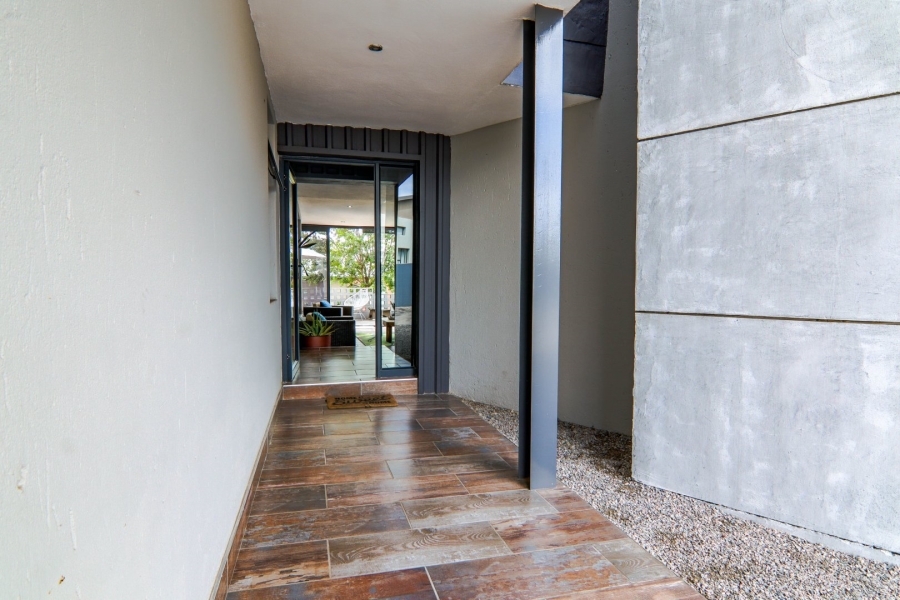 5 Bedroom Property for Sale in Copperleaf Estate Gauteng