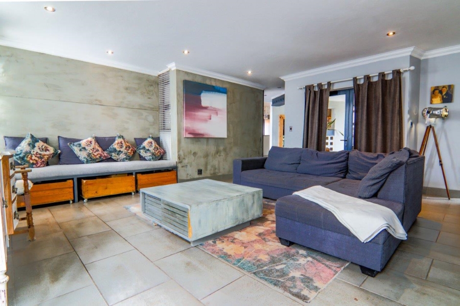 5 Bedroom Property for Sale in Copperleaf Estate Gauteng