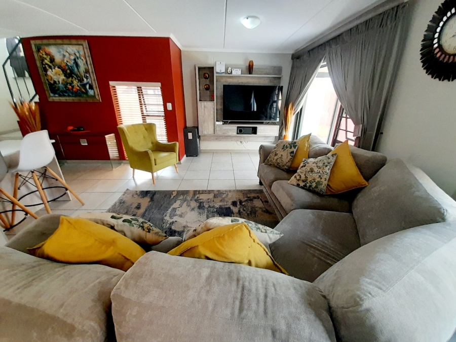 3 Bedroom Property for Sale in Rooihuiskraal North Gauteng