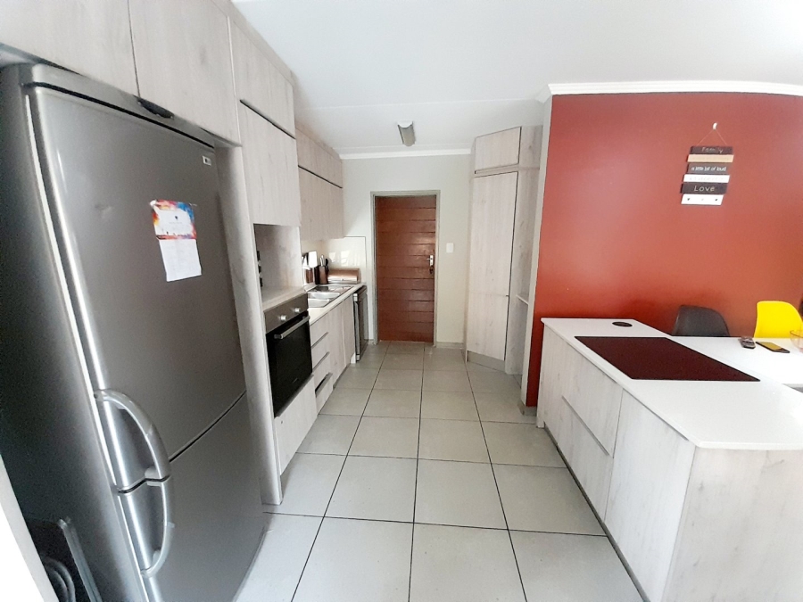 3 Bedroom Property for Sale in Rooihuiskraal North Gauteng