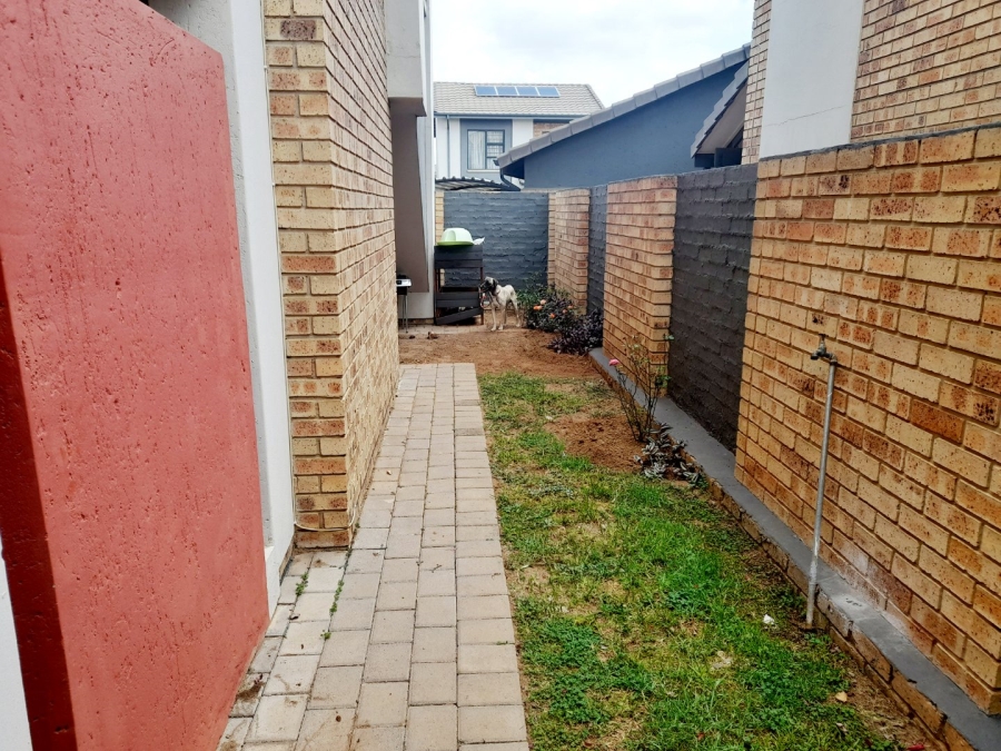 3 Bedroom Property for Sale in Rooihuiskraal North Gauteng