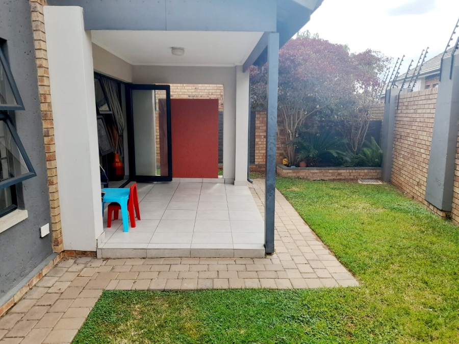 3 Bedroom Property for Sale in Rooihuiskraal North Gauteng