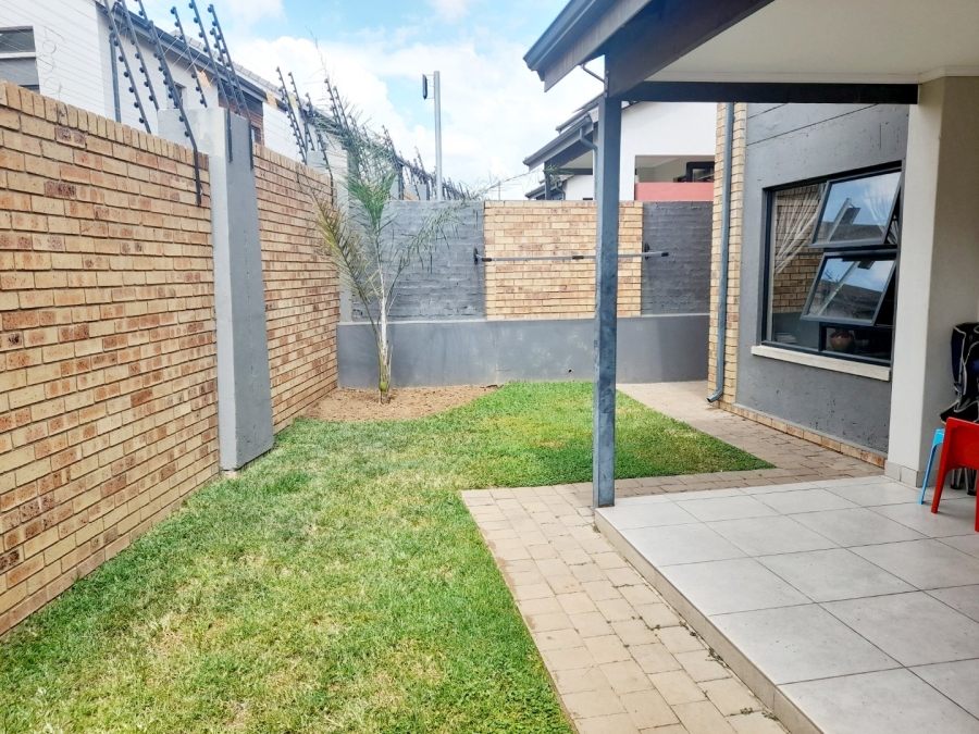 3 Bedroom Property for Sale in Rooihuiskraal North Gauteng