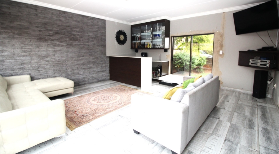 4 Bedroom Property for Sale in Thatchfield Gardens Gauteng