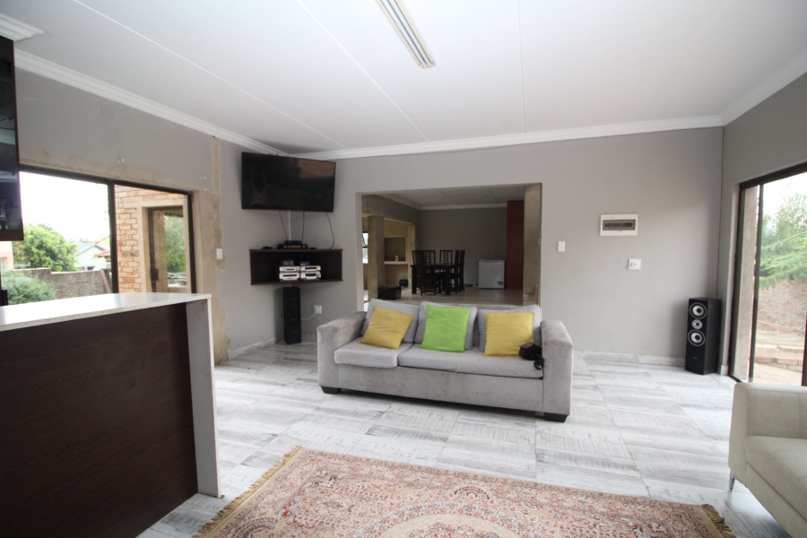 4 Bedroom Property for Sale in Thatchfield Gardens Gauteng