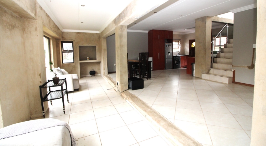 4 Bedroom Property for Sale in Thatchfield Gardens Gauteng