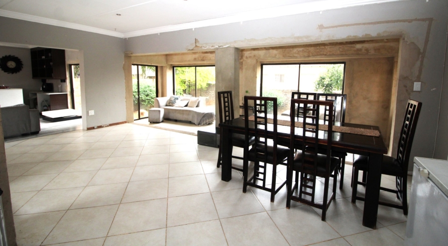 4 Bedroom Property for Sale in Thatchfield Gardens Gauteng