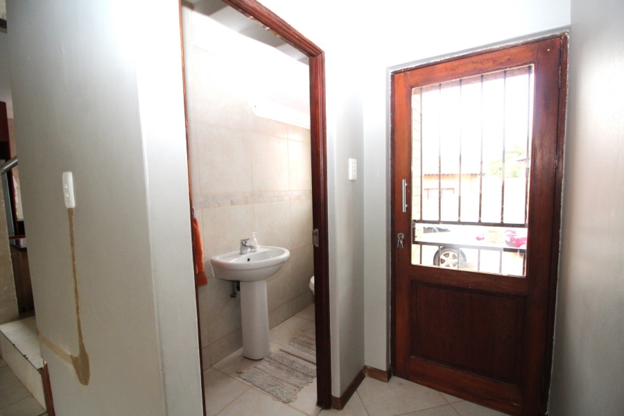 4 Bedroom Property for Sale in Thatchfield Gardens Gauteng