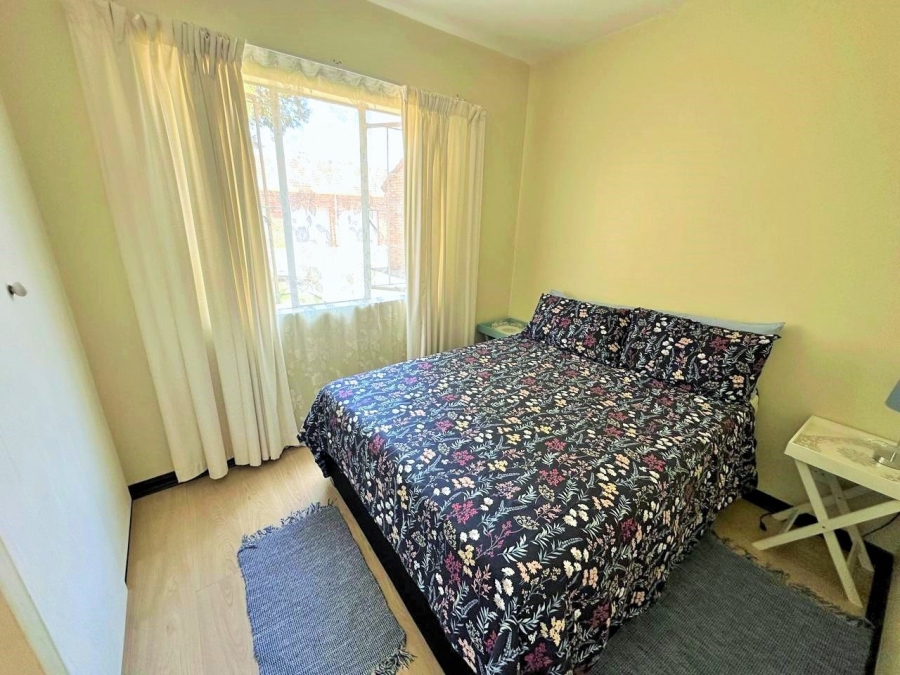 3 Bedroom Property for Sale in Die Hoewes Gauteng