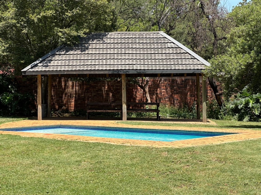 3 Bedroom Property for Sale in Die Hoewes Gauteng