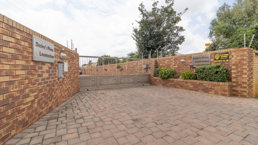 3 Bedroom Property for Sale in New Redruth Gauteng