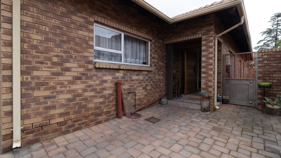 3 Bedroom Property for Sale in New Redruth Gauteng