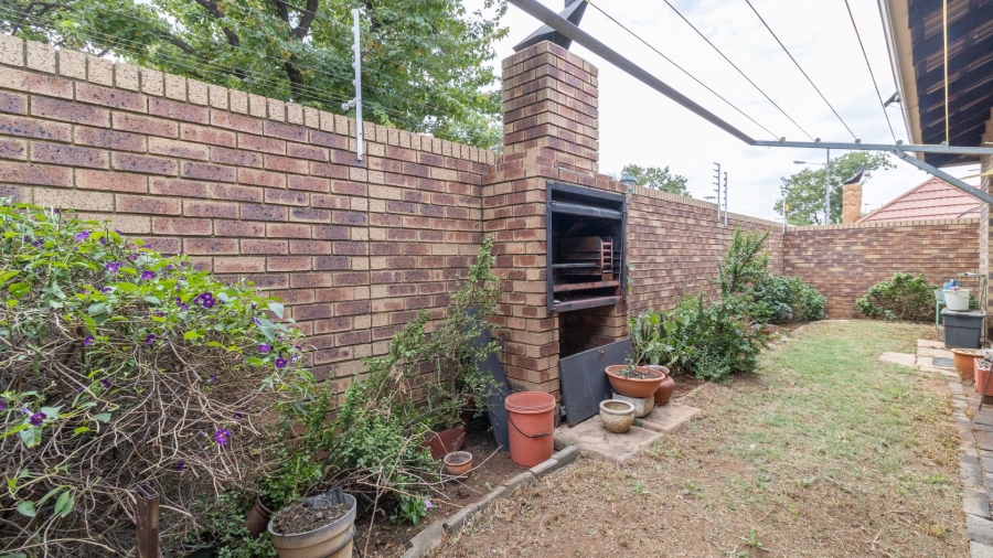 3 Bedroom Property for Sale in New Redruth Gauteng