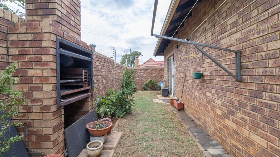 3 Bedroom Property for Sale in New Redruth Gauteng