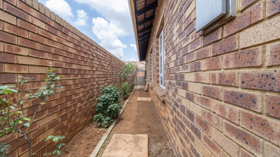 3 Bedroom Property for Sale in New Redruth Gauteng