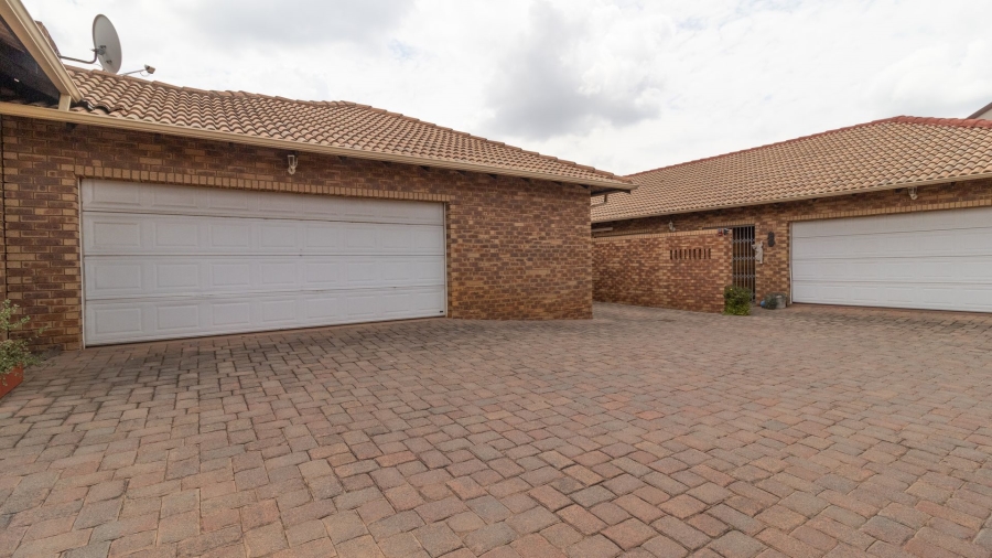 3 Bedroom Property for Sale in New Redruth Gauteng