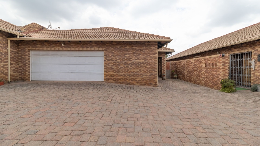 3 Bedroom Property for Sale in New Redruth Gauteng