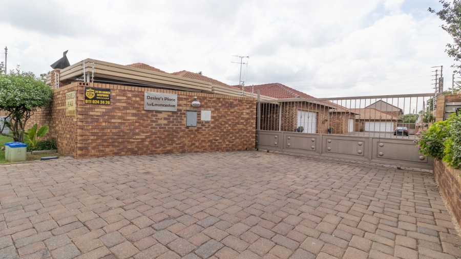 3 Bedroom Property for Sale in New Redruth Gauteng