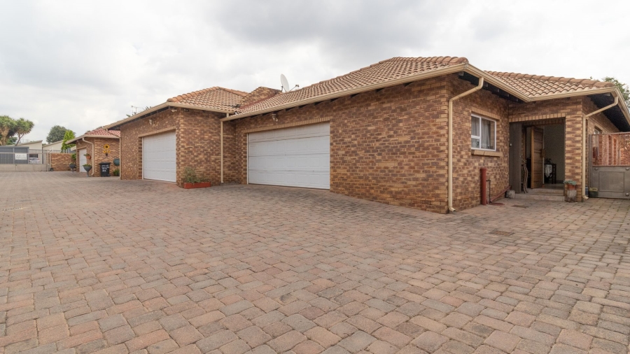 3 Bedroom Property for Sale in New Redruth Gauteng