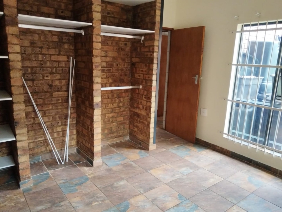 To Let 2 Bedroom Property for Rent in The Orchards Gauteng