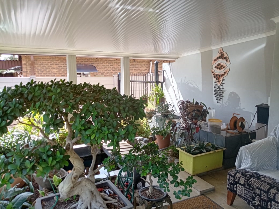 7 Bedroom Property for Sale in Silverton Gauteng