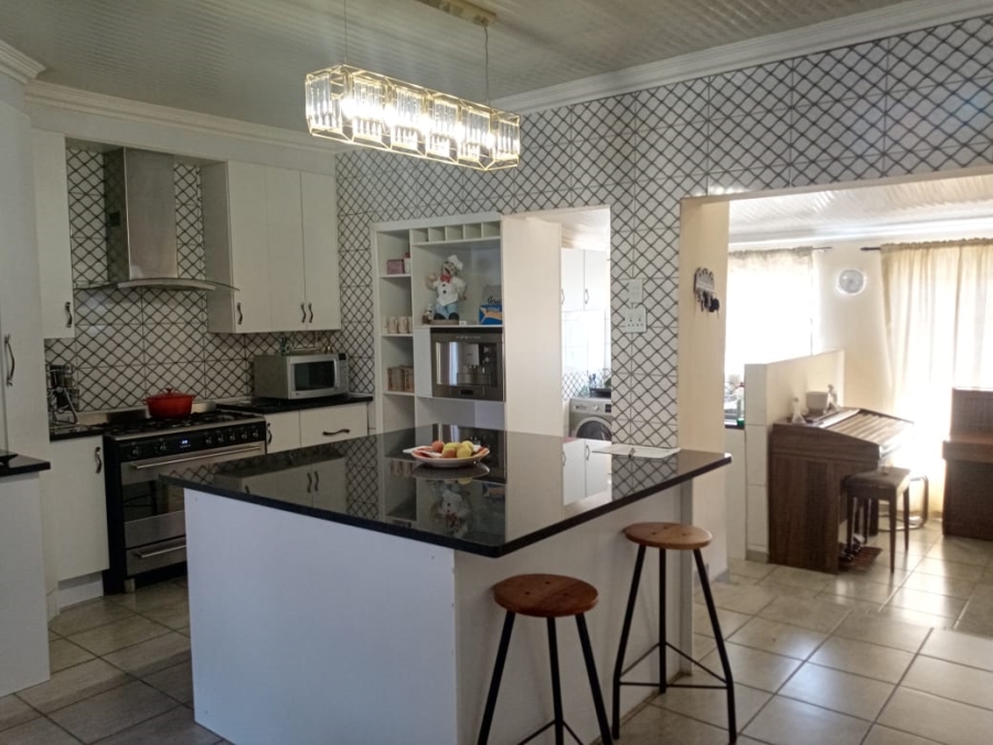 7 Bedroom Property for Sale in Silverton Gauteng