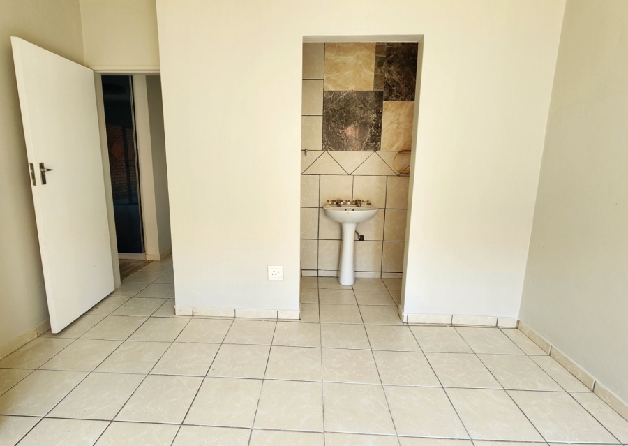 2 Bedroom Property for Sale in Clarina Gauteng