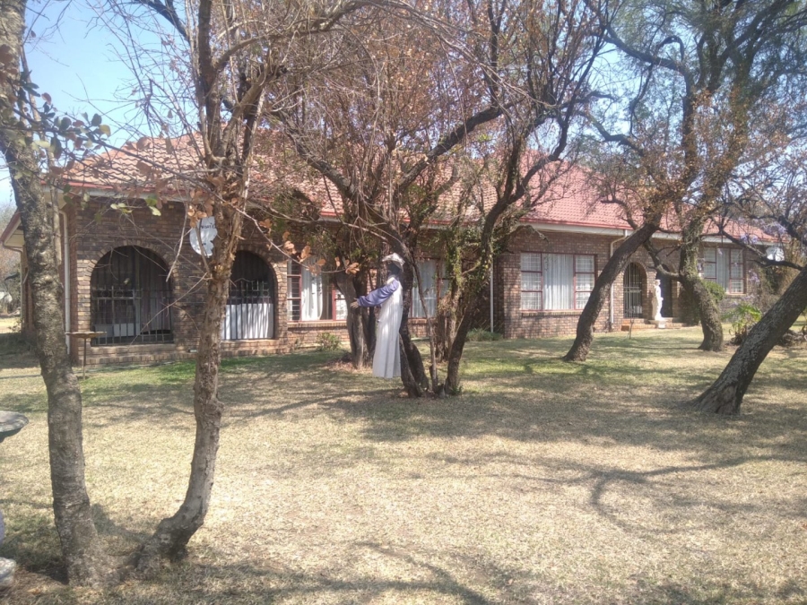 6 Bedroom Property for Sale in Bultfontein A H Gauteng