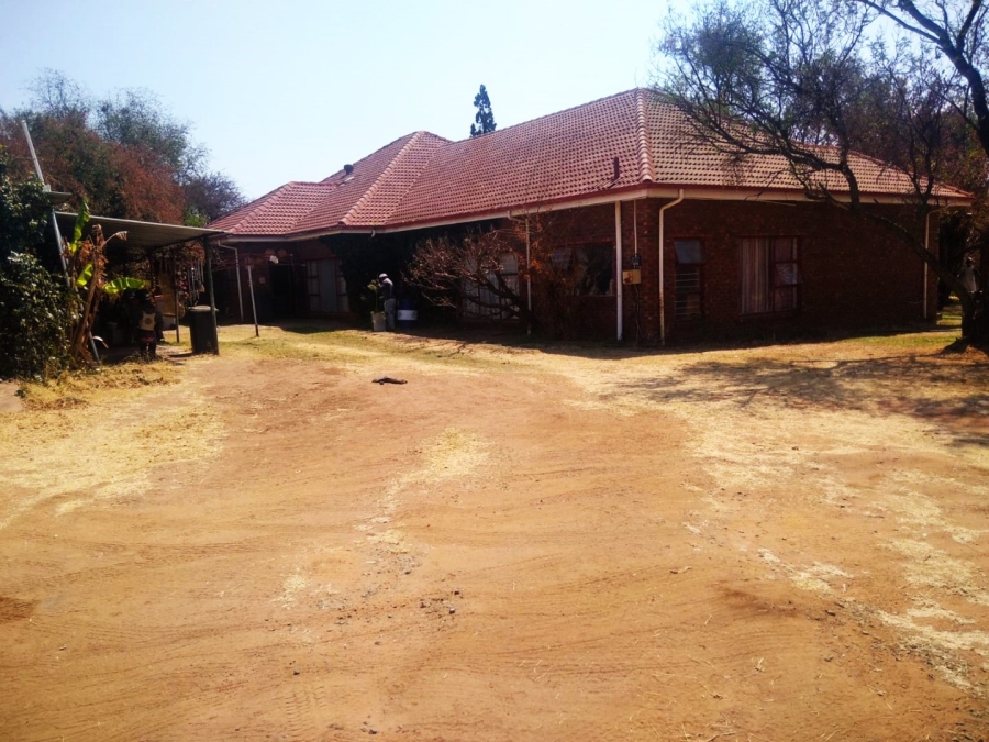 6 Bedroom Property for Sale in Bultfontein A H Gauteng