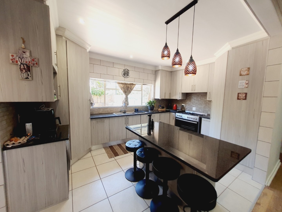 3 Bedroom Property for Sale in Annlin Gauteng