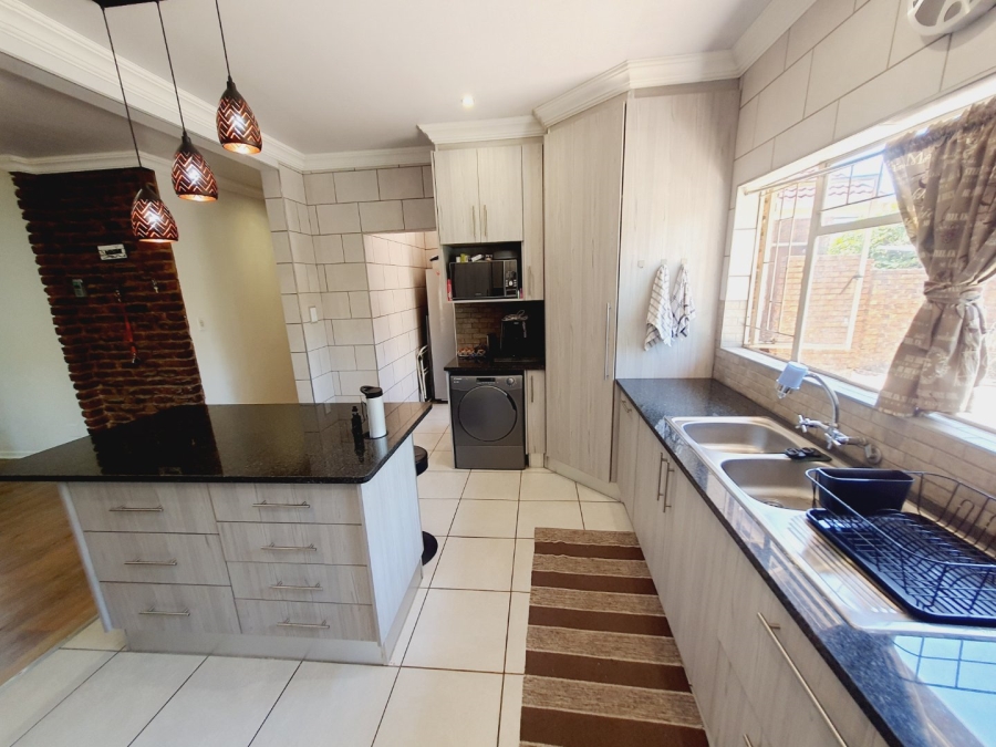 3 Bedroom Property for Sale in Annlin Gauteng